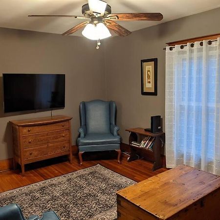 Large Bakery Apartment - Central Downtown Location Fredonia Extérieur photo