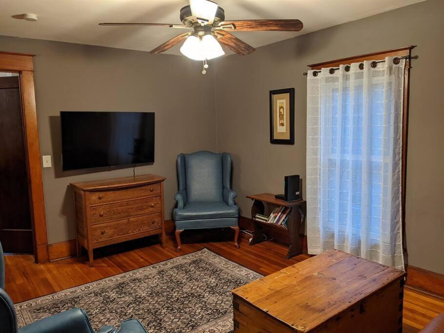Large Bakery Apartment - Central Downtown Location Fredonia Extérieur photo