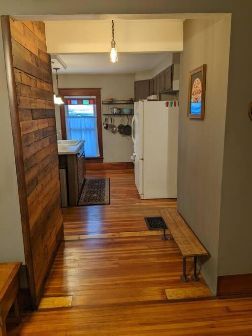 Large Bakery Apartment - Central Downtown Location Fredonia Extérieur photo