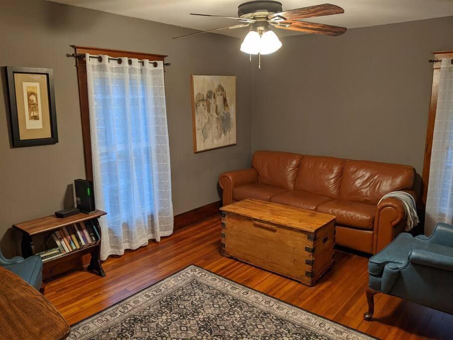 Large Bakery Apartment - Central Downtown Location Fredonia Extérieur photo
